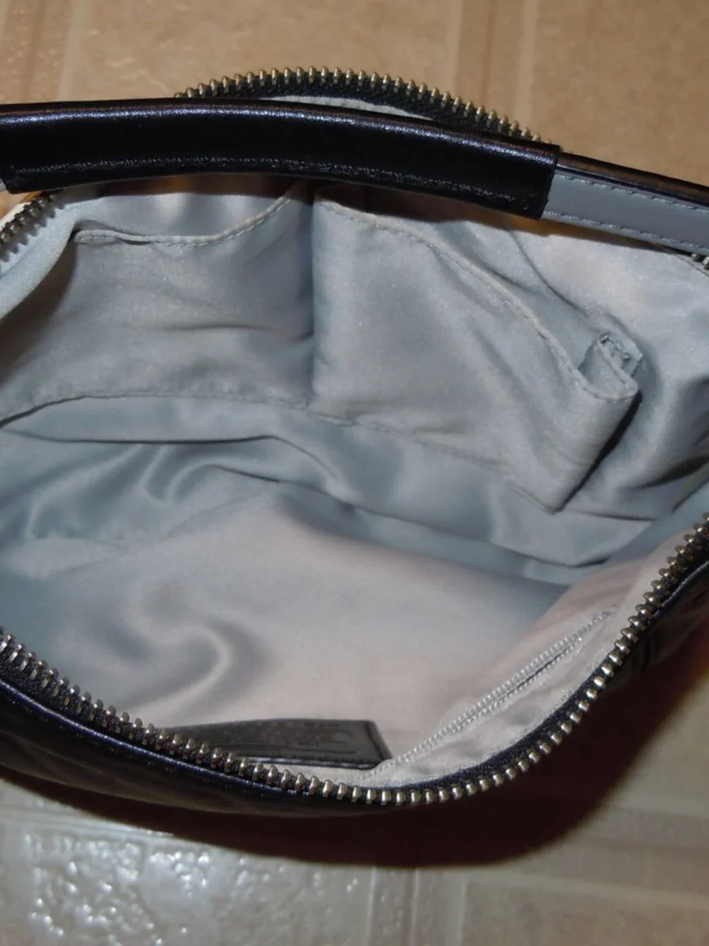COACH BLACK & WHITE LEATHER HANDBAG F23084 EUC